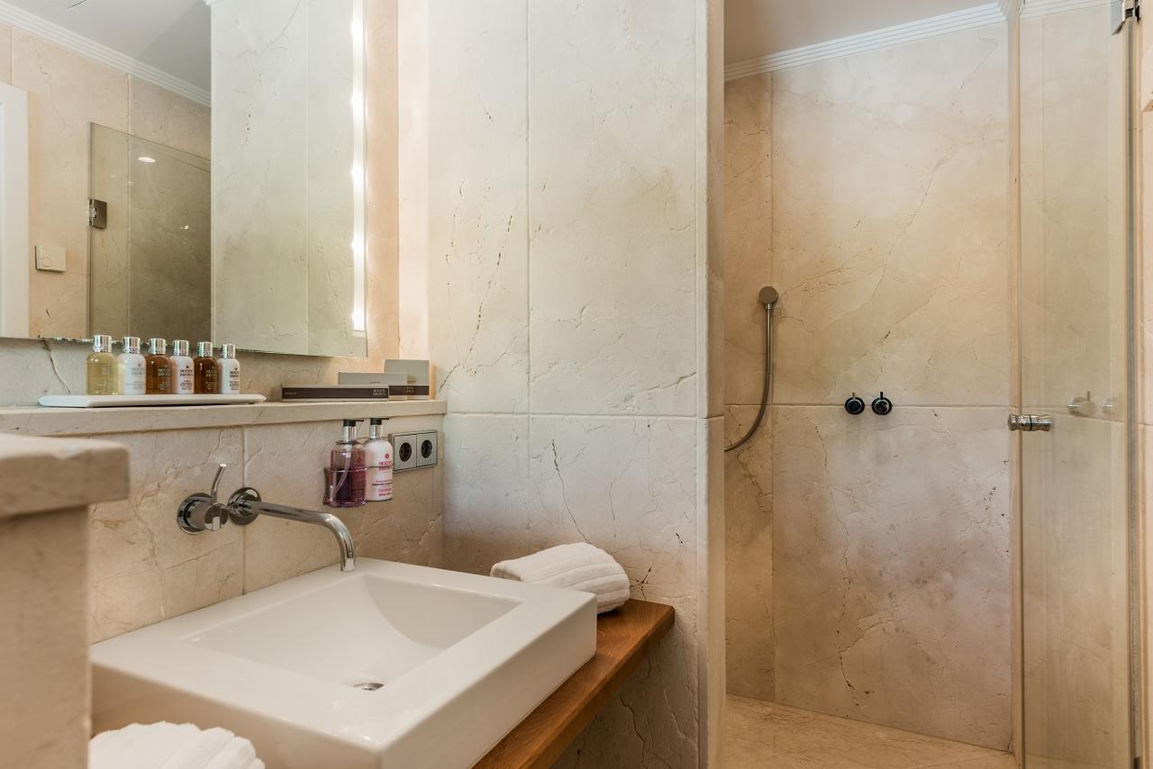 Chambre Double - Vue sur Piscine