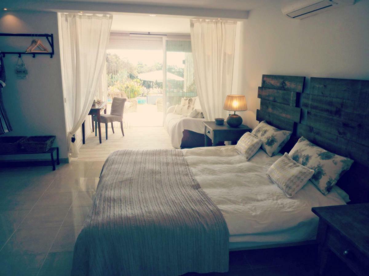 Chambre Double ou Lits Jumeaux Supérieure - Vue sur Piscine